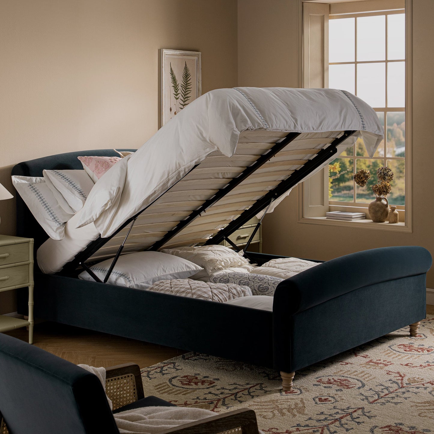 Lit traîneau ottoman Porchester avec rangement, velours bleu égéen