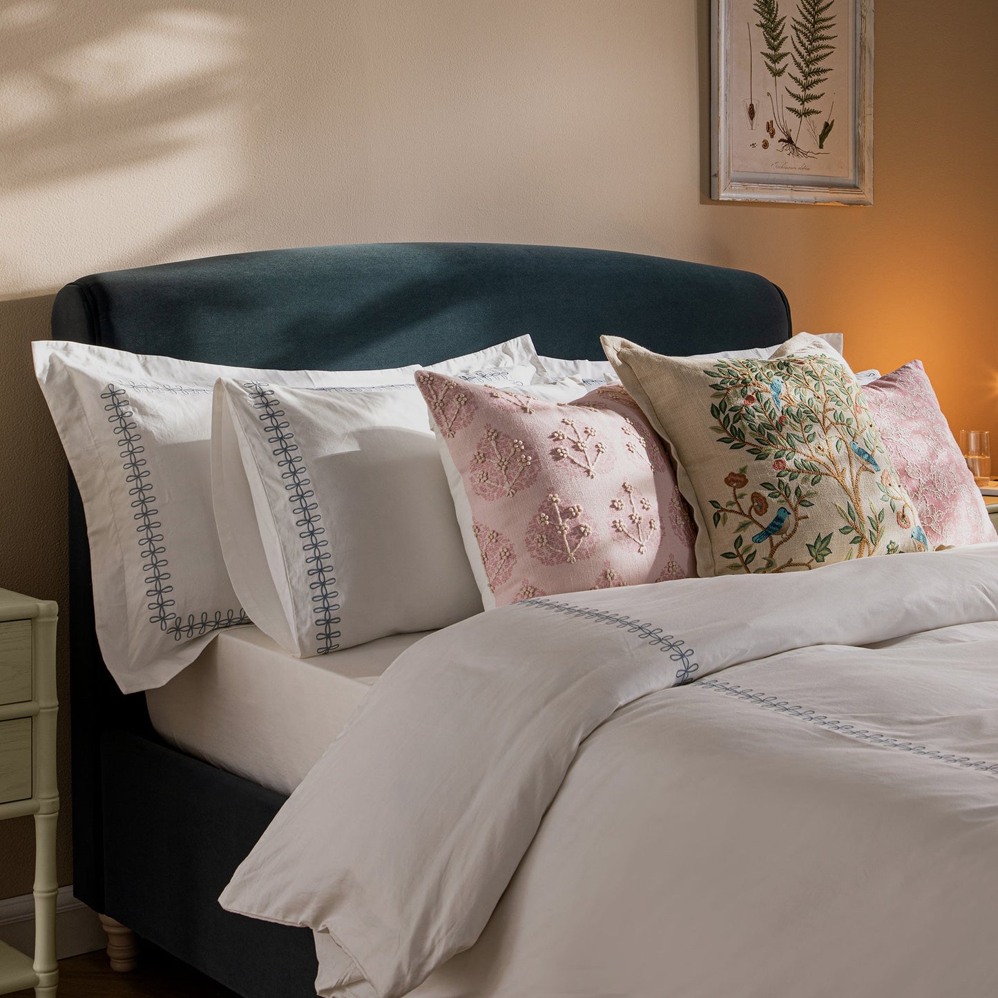 Lit traîneau ottoman Porchester avec rangement, velours bleu égéen