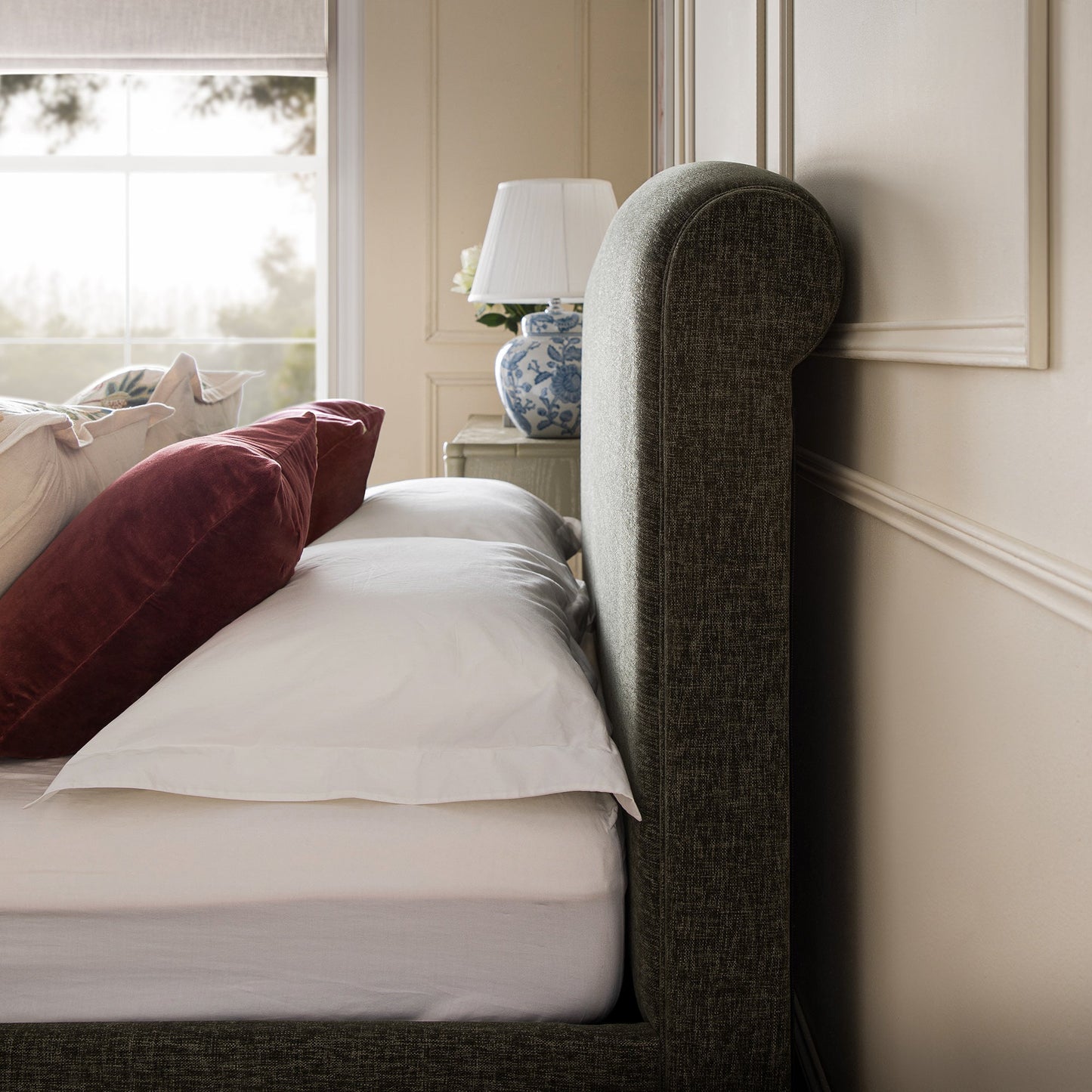 Lit traîneau avec rangement ottoman Porchester, chenille vert forêt