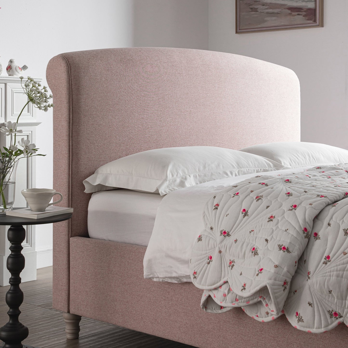 Lit traîneau avec rangement ottoman Porchester, tissu rose eau de rose