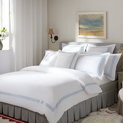 Lit ottoman de rangement à plis creux Egerton, lin rayé bleu