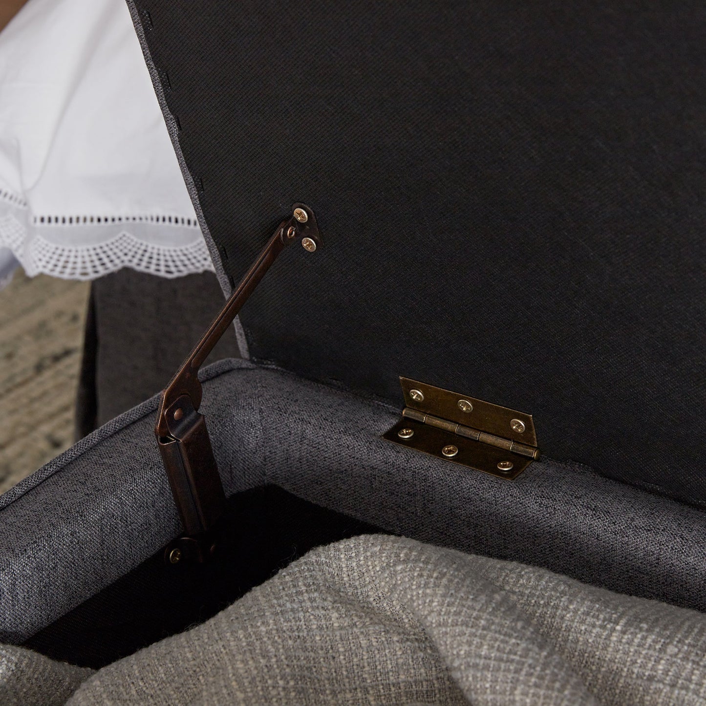 Banc de rangement à plis creux Egerton, tissu brossé anthracite