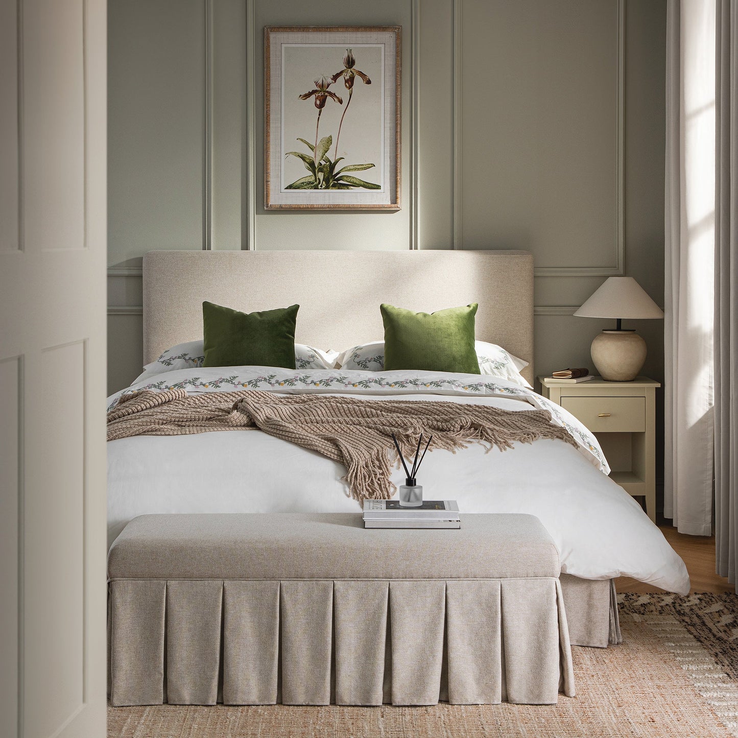 Lit ottoman de rangement à plis creux Egerton, tissu brossé avoine