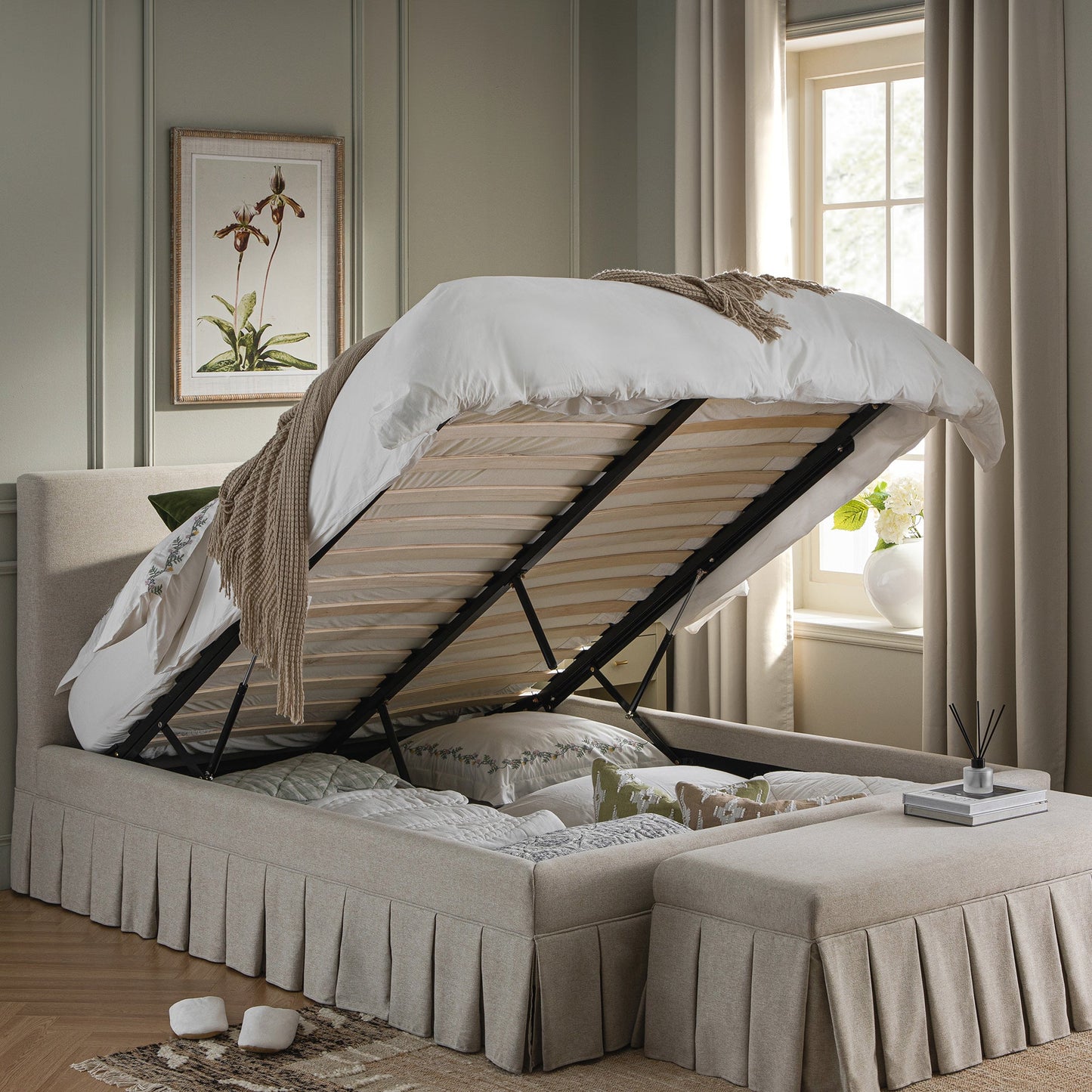 Lit ottoman de rangement à plis creux Egerton, tissu brossé avoine