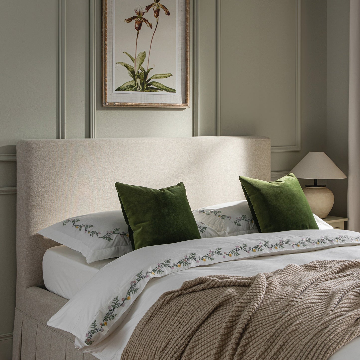 Lit ottoman de rangement à plis creux Egerton, tissu brossé avoine